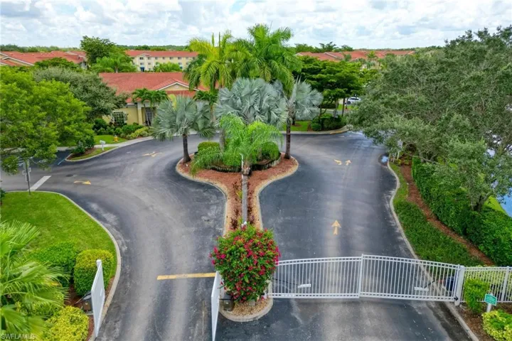 8294 Key Royal Cir 1633, Naples, Florida 34119