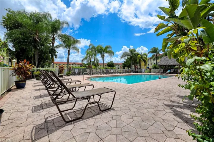 8294 Key Royal Cir 1633, Naples, Florida 34119