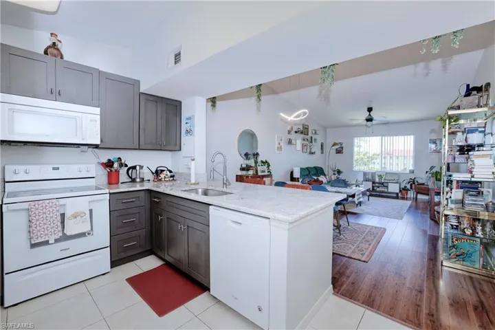 8294 Key Royal Cir 1633, Naples, Florida 34119