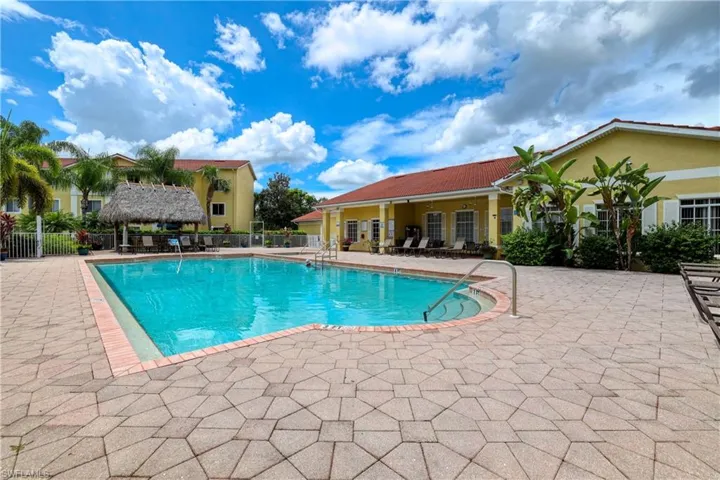 8294 Key Royal Cir 1633, Naples, Florida 34119
