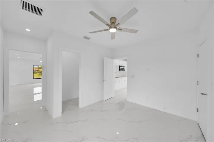 3721 Ne 11th Pl, Cape Coral, Florida 33909