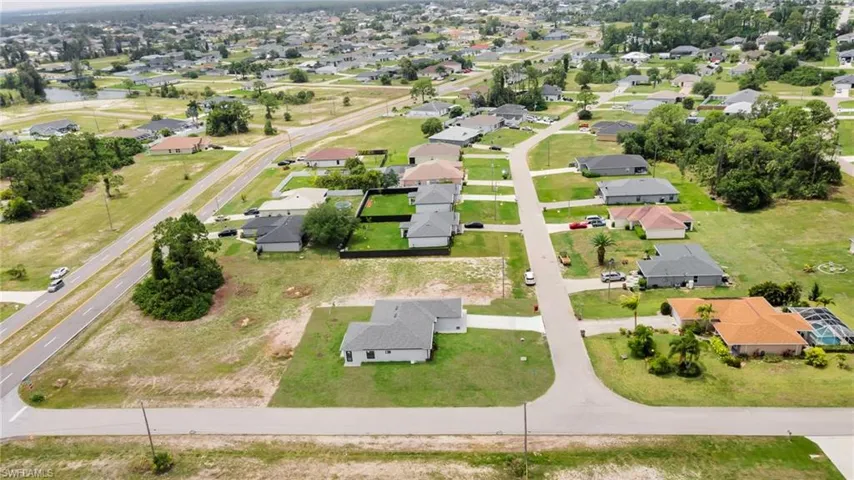 3721 Ne 11th Pl, Cape Coral, Florida 33909