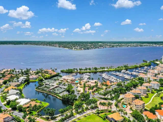 Country Club & Marina