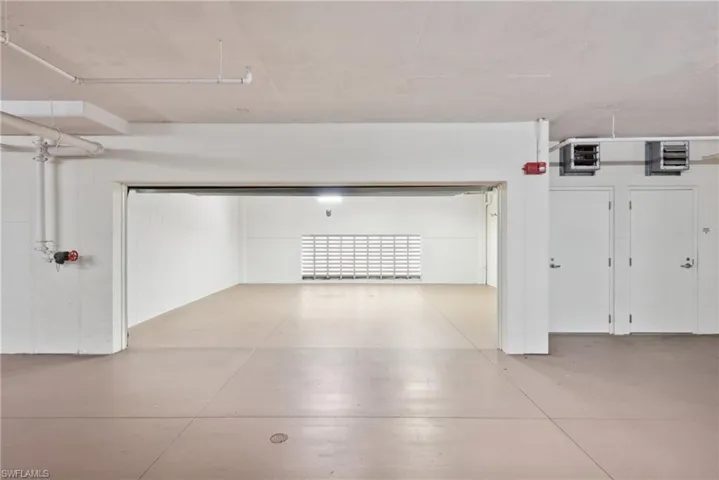 PRIVATE 2 CAR GARAGE