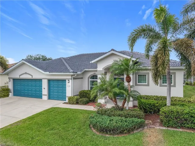 Welcome Home! 3 Car Garage Lake Views W/ Pool & Spa!
