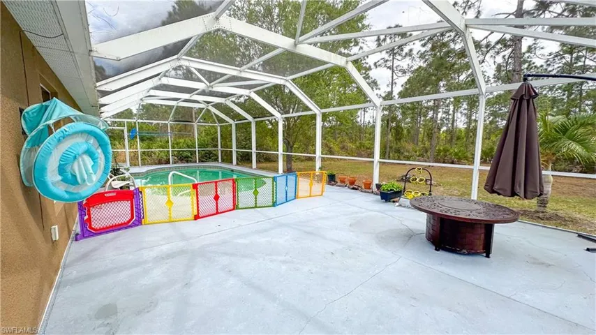 932  Franklin E ST, Lehigh Acres, FL 33974
