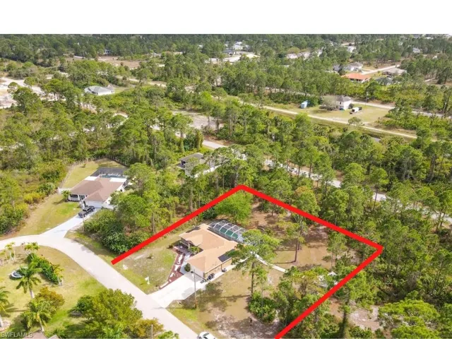 932  Franklin E ST, Lehigh Acres, FL 33974
