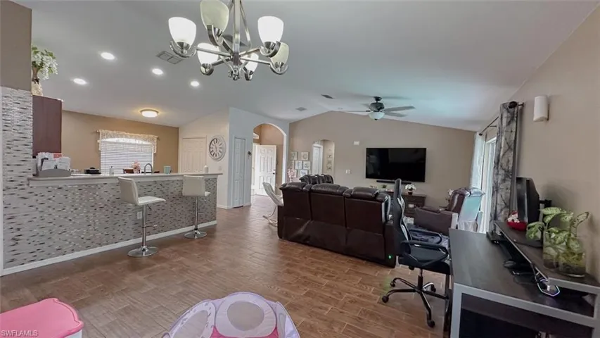 932  Franklin E ST, Lehigh Acres, FL 33974