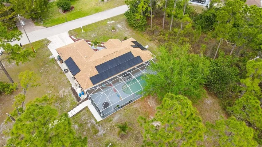 932  Franklin E ST, Lehigh Acres, FL 33974