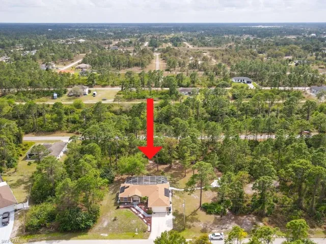 932  Franklin E ST, Lehigh Acres, FL 33974