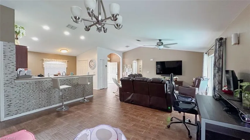 932  Franklin E ST, Lehigh Acres, FL 33974