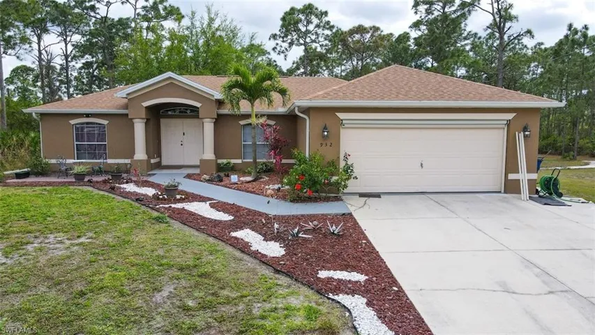 932  Franklin E ST, Lehigh Acres, FL 33974