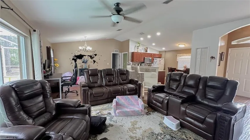 932  Franklin E ST, Lehigh Acres, FL 33974