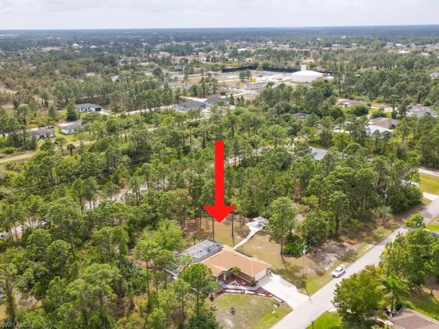 932  Franklin E ST, Lehigh Acres, FL 33974