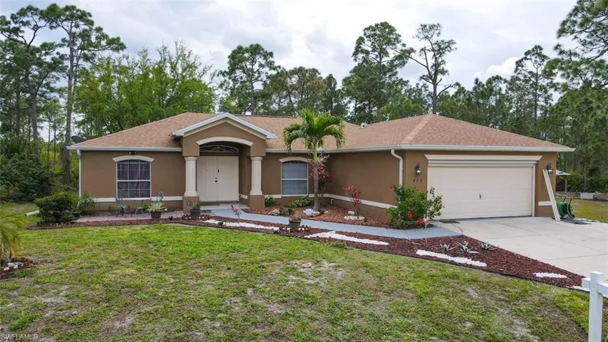 932  Franklin E ST, Lehigh Acres, FL 33974