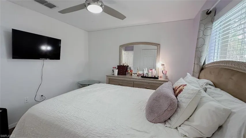 932  Franklin E ST, Lehigh Acres, FL 33974