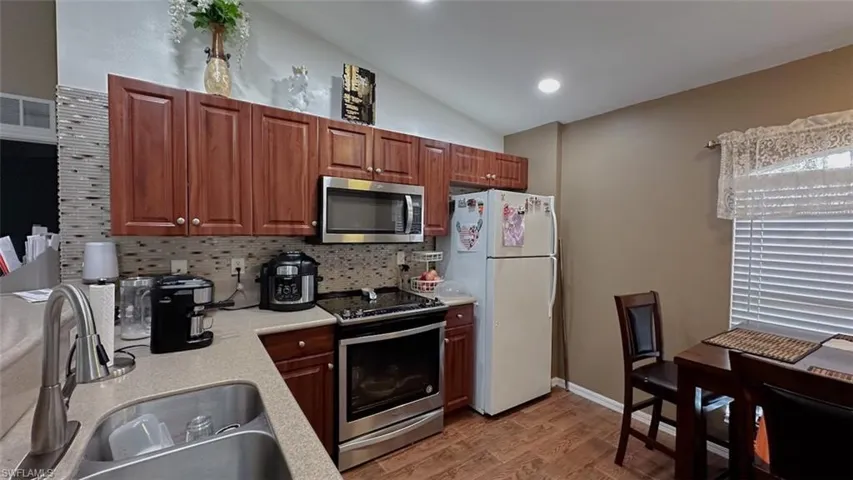 932  Franklin E ST, Lehigh Acres, FL 33974