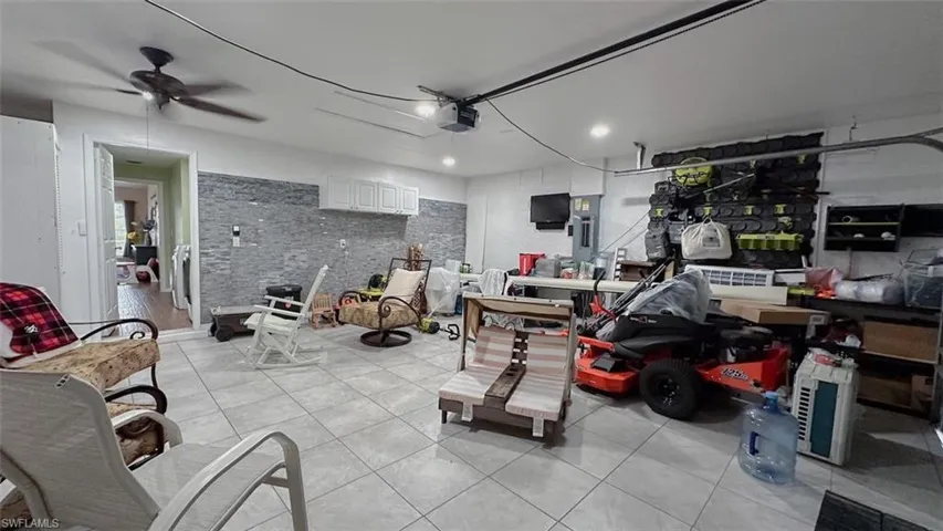 932  Franklin E ST, Lehigh Acres, FL 33974