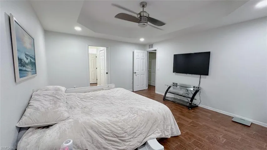 932  Franklin E ST, Lehigh Acres, FL 33974