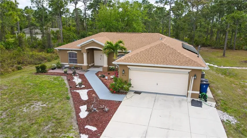 932  Franklin E ST, Lehigh Acres, FL 33974
