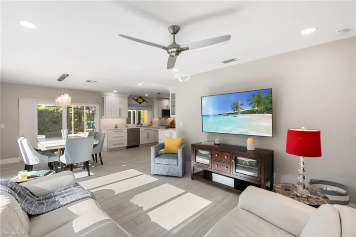 230  Pine Valley  CIR, Naples, FL 34113