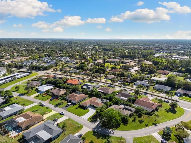 230  Pine Valley  CIR, Naples, FL 34113