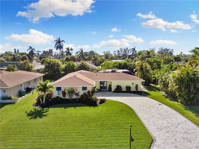 230  Pine Valley  CIR, Naples, FL 34113
