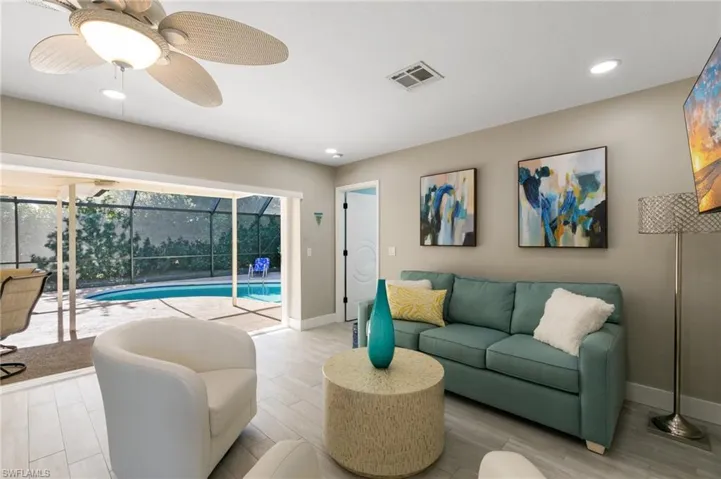 230  Pine Valley  CIR, Naples, FL 34113