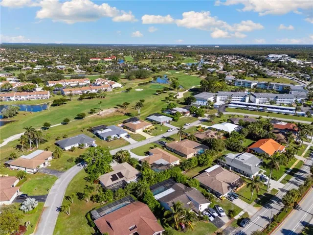 230  Pine Valley  CIR, Naples, FL 34113