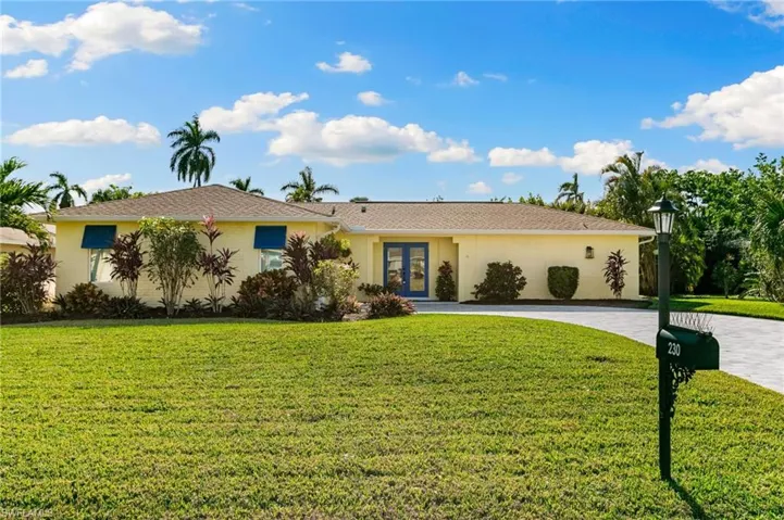 230  Pine Valley  CIR, Naples, FL 34113