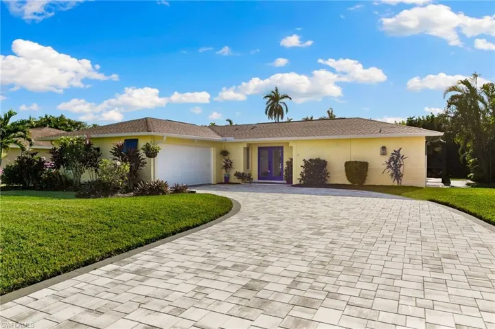 230  Pine Valley  CIR, Naples, FL 34113