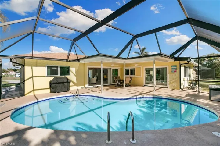 230  Pine Valley  CIR, Naples, FL 34113