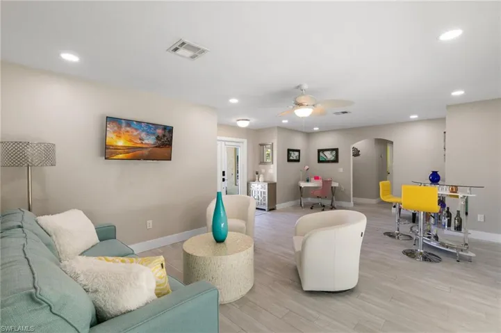 230  Pine Valley  CIR, Naples, FL 34113