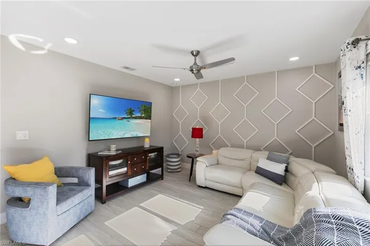 230  Pine Valley  CIR, Naples, FL 34113