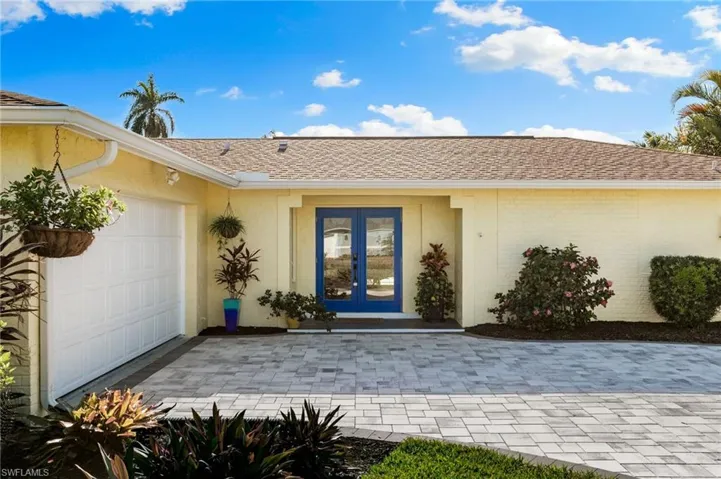 230  Pine Valley  CIR, Naples, FL 34113