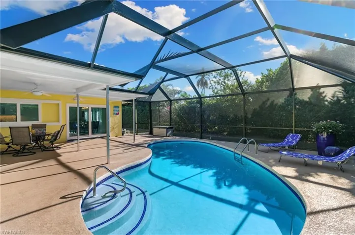 230  Pine Valley  CIR, Naples, FL 34113