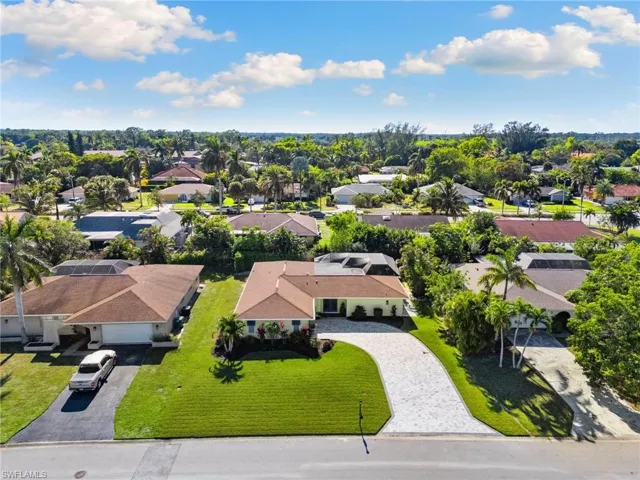 230  Pine Valley  CIR, Naples, FL 34113
