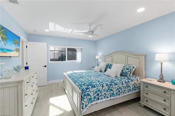 230  Pine Valley  CIR, Naples, FL 34113
