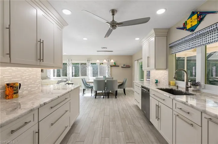230  Pine Valley  CIR, Naples, FL 34113