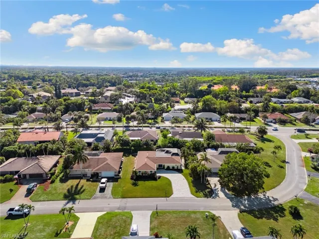 230  Pine Valley  CIR, Naples, FL 34113