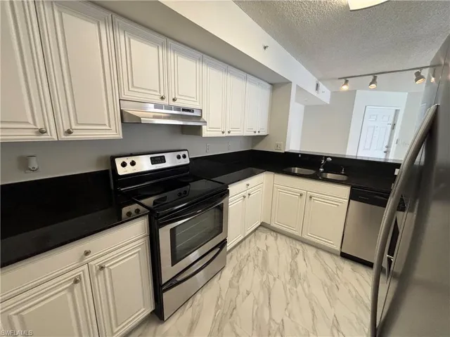 8265  Ibis Club  DR, Naples, FL 34104