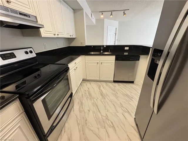 8265  Ibis Club  DR, Naples, FL 34104