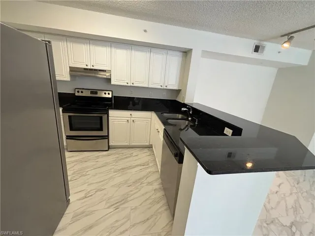 8265  Ibis Club  DR, Naples, FL 34104