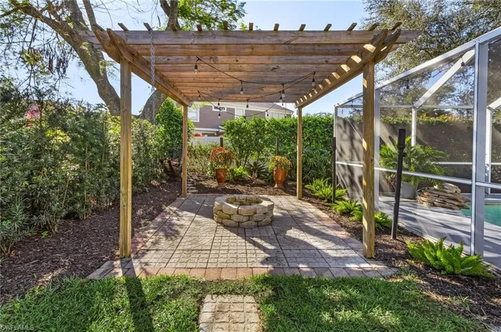 View of patio / terrace with glass enclosure