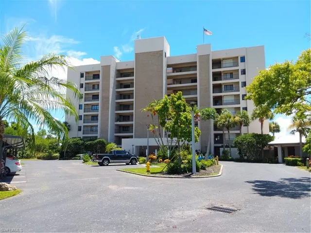 Small private condo building with 48 units Great pool area with River views.