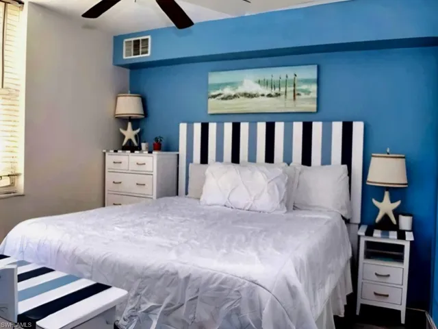 Bedroom with ceiling fan