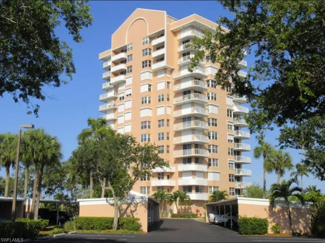 View of apartment building / complex