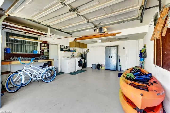 Your or your tenants will be ready with bikes to go to the yacht club beach or kayaks to explore the canals land river.