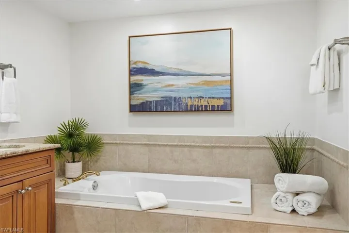 2400 Gulf Shore Blvd N 604, Naples, Florida 34103