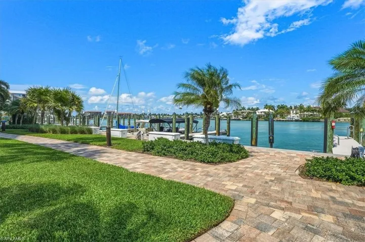 2400 Gulf Shore Blvd N 604, Naples, Florida 34103